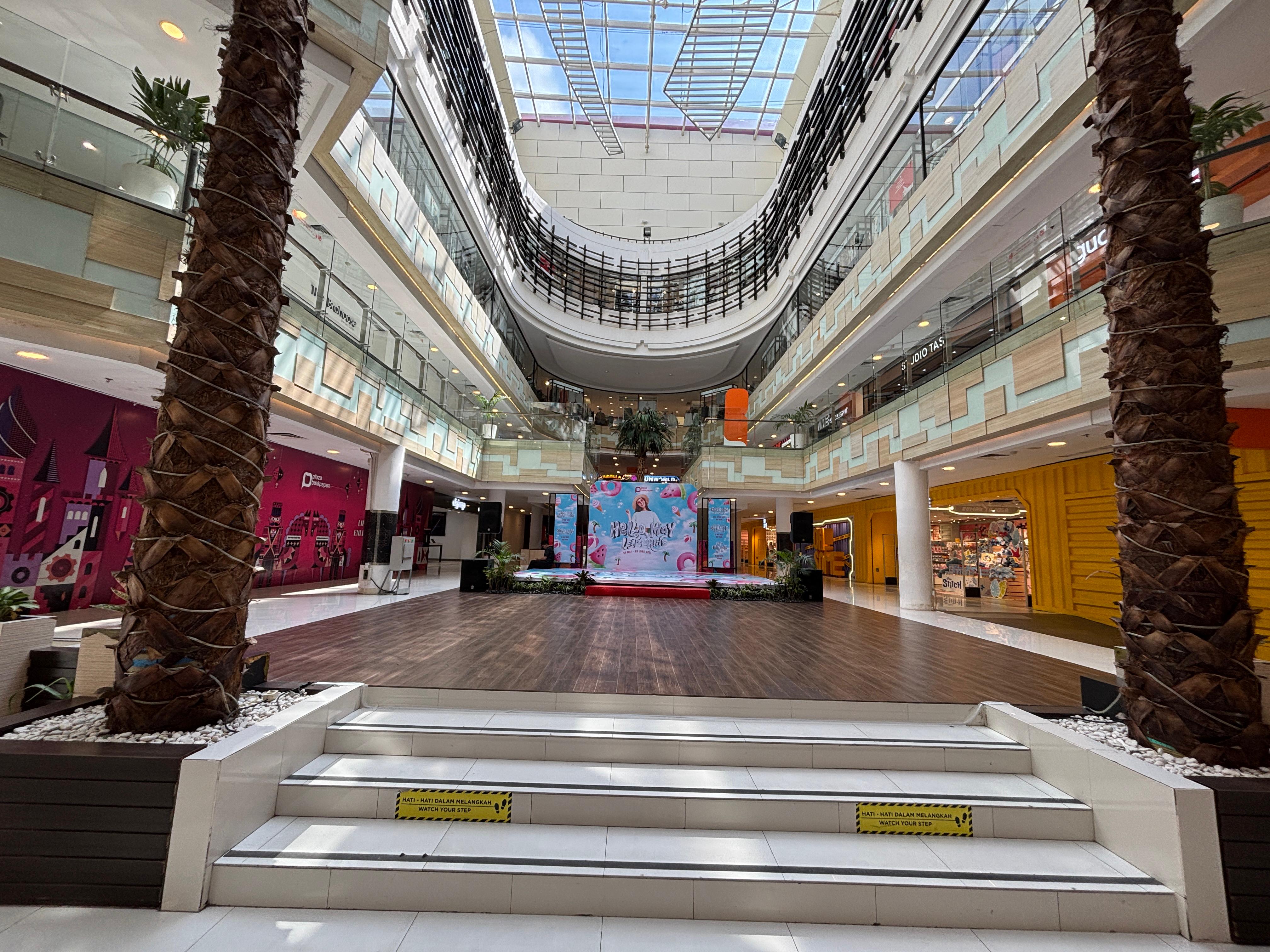 Atrium 01                                                                                           
